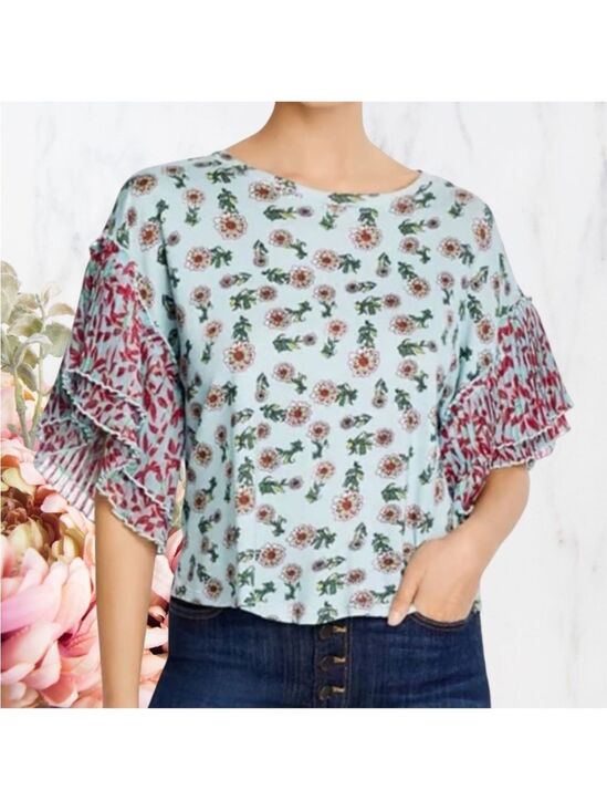 Alice + Olivia Tops - Alice + Olivia Floral Short Sleeved Top Size Small *Flawed*